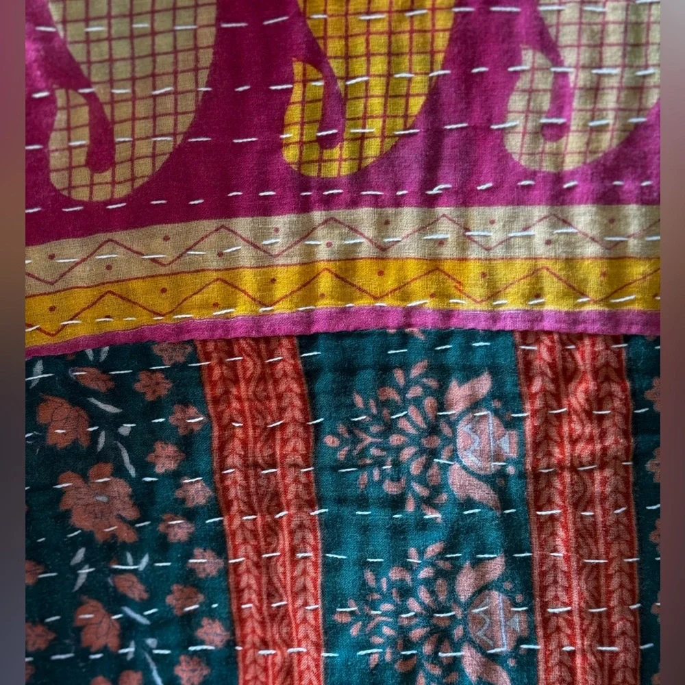 Kantha pink red hues with yellow green flowers Vintage ThrowQuilt handmade India - Picture 8 of 10